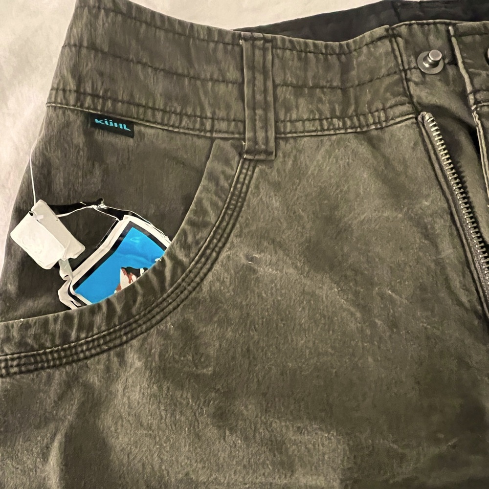 Men’s Kuhl NWT Vintage Patina Dye Olive multipocketed shorts size 28